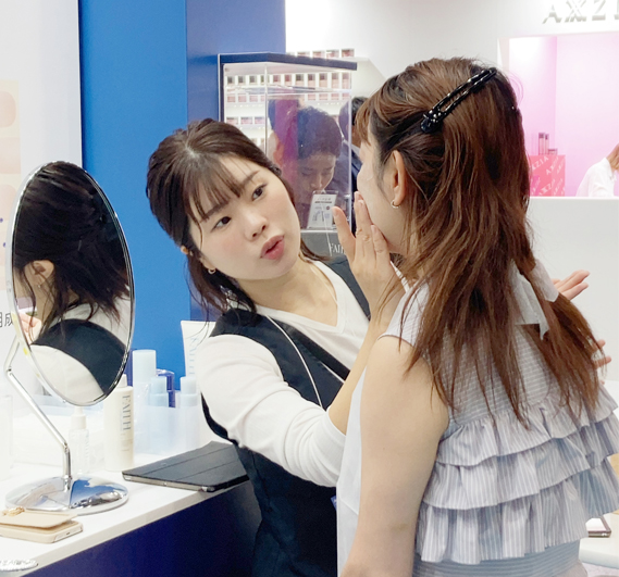 1. 効果実感で大人気の「半顔体験」